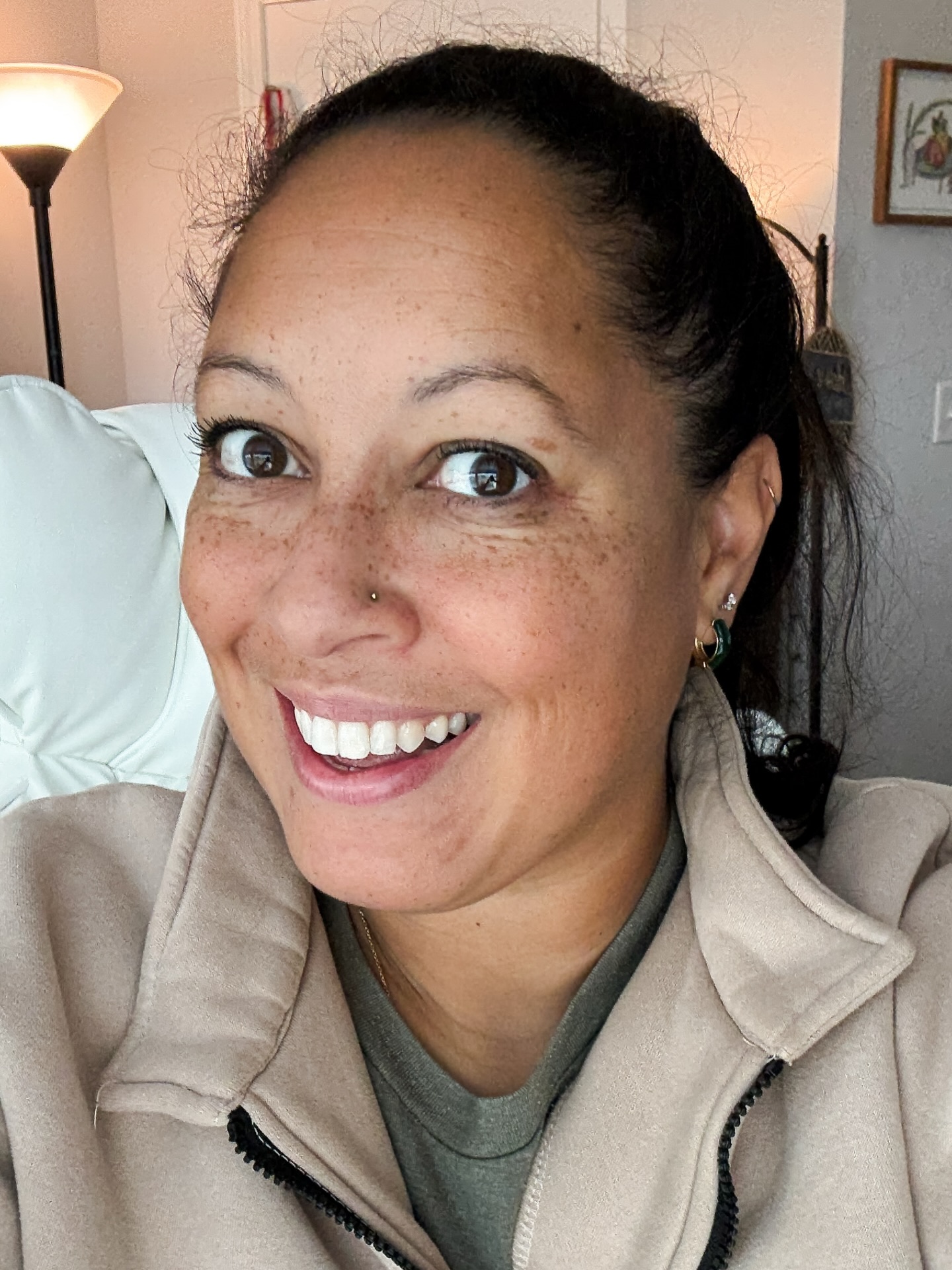 Apparently my favorite color is green. All shades. Who knew. 😅😍💚🖤 

What colors do you reach for first on the daily??