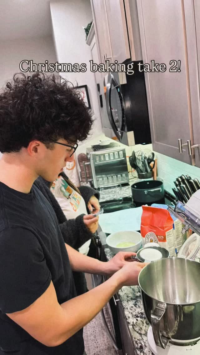 Christmas cookie baking session number 2! 🎄🎅🏼🍪🧁

Christmas traditions don’t have to be the exact same every year. Let your kids (big and small) make a list of things they love doing and then tell them the ones that you want to include for the family too. Tweak the list to be manageable and meaningful. It may look a little different as they get older but the magic will still be there!

This blondie/brookie recipe is another from @justcristathings and we are obsessed!! We had to make a second batch immediately.