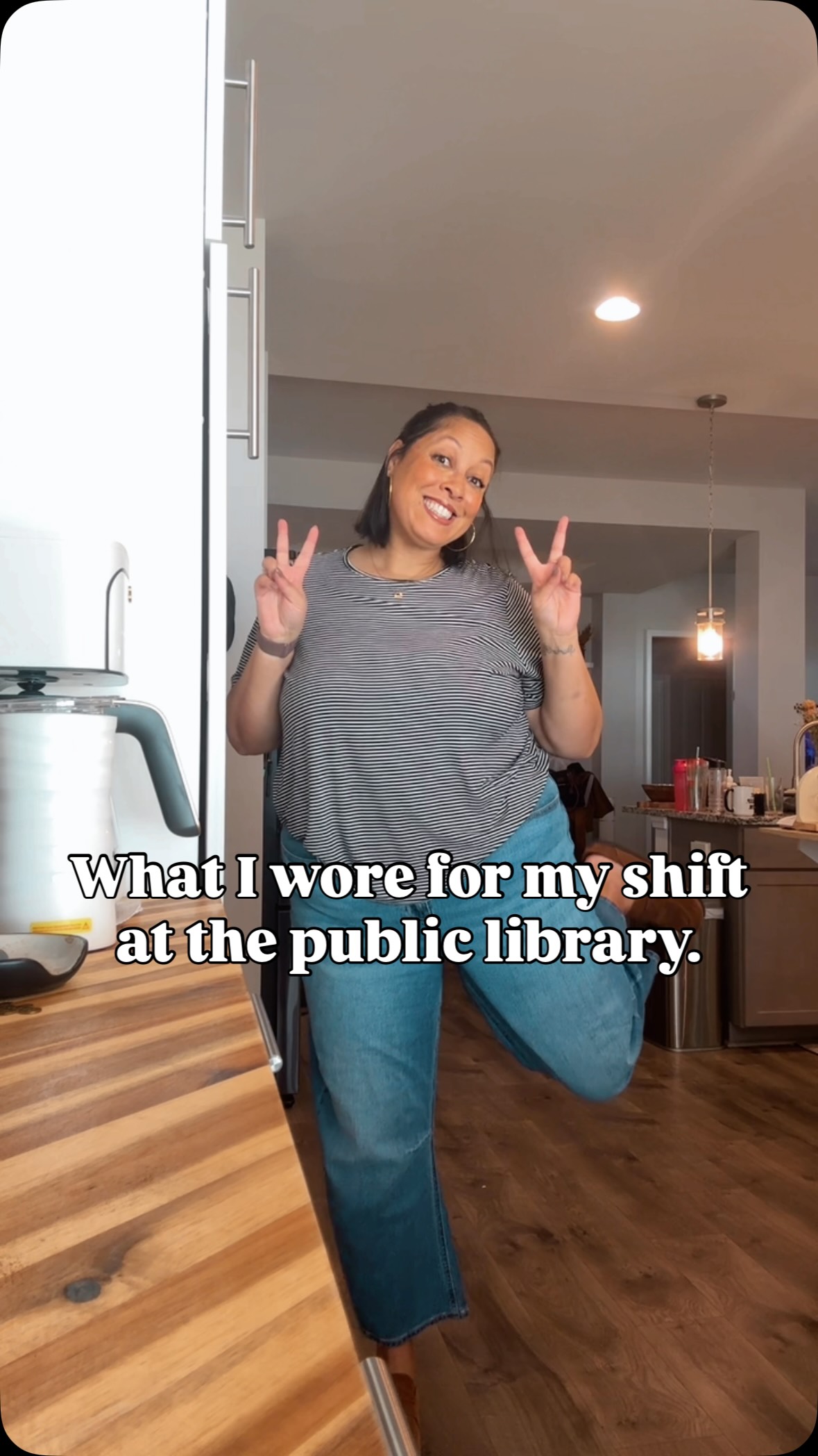 Barrel ankle jeans and a Luxe shirt from @oldnavy plus these clogs from @target made for a comfy outfit for another great day in the library!

#happyadventures #ootd #libraryassistant